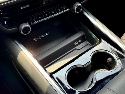 Used 2025 Chevrolet Tahoe Z71 w/ Comfort Package image 30