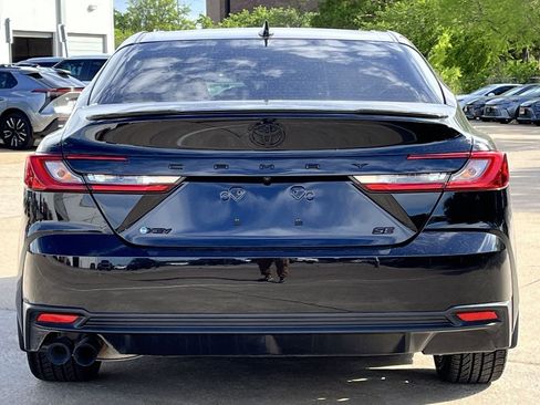 Used 2025 Toyota Camry SE w/ Convenience Package image 5