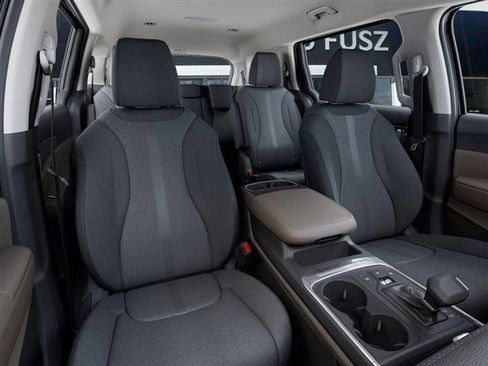 New 2026 Kia Carnival LX FWD image 15