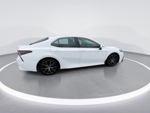 Used 2021 Toyota Camry SE w/ Cold Weather Package image 22