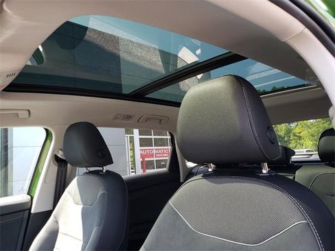 New 2025 Volkswagen Taos SE image 7