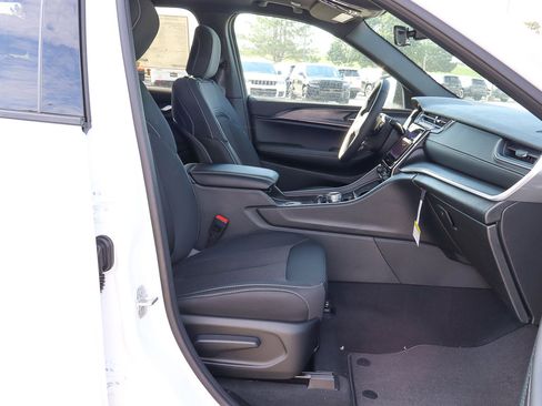 New 2025 Jeep Grand Cherokee Laredo X w/ Luxury Tech Group I image 26