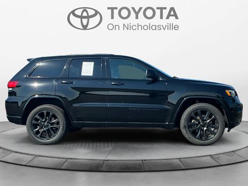 Used 2021 Jeep Grand Cherokee Laredo X AWD/4WD image 6
