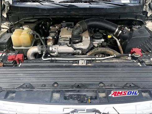Used 2017 Nissan Titan SV RWD image 9