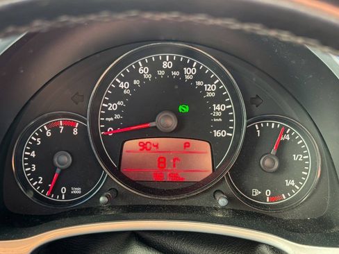 Used 2012 Volkswagen Beetle Launch Edition FWD image 20
