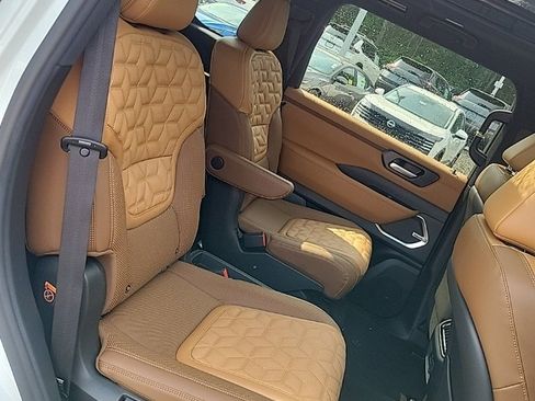 Used 2025 Nissan Armada Platinum Reserve image 36