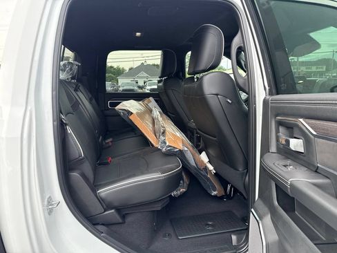 New 2026 RAM 2500 Laramie AWD/4WD image 25