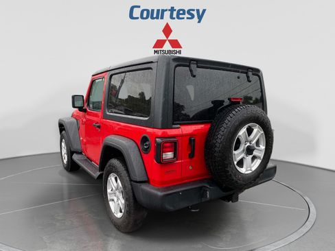 Used 2018 Jeep Wrangler Sport AWD/4WD image 3