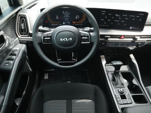 New 2025 Kia Sorento LX image 6