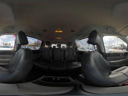 Used 2026 Kia Carnival FWD image 44