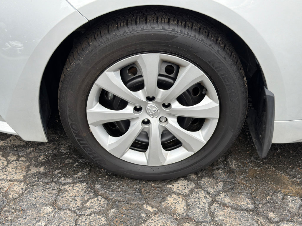 Used 2025 Toyota Corolla LE FWD image 13