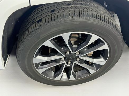 Used 2023 Jeep Grand Cherokee Overland AWD/4WD image 31