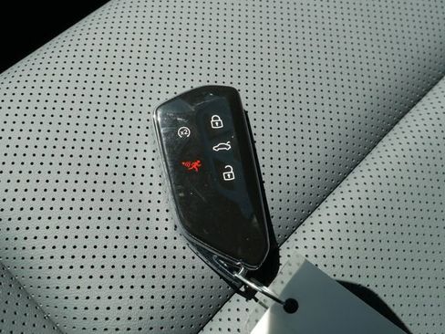 Certified 2025 Volkswagen Tiguan SE AWD/4WD image 36