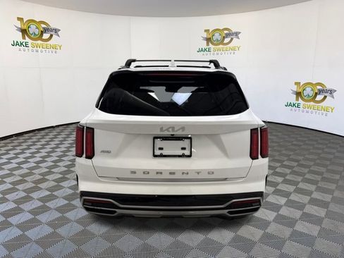 Certified 2022 Kia Sorento SX image 9