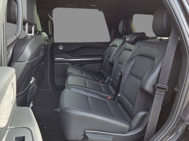 New 2025 Lincoln Navigator Reserve w/ Jet Appearance Package AWD/4WD image 14
