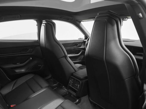 Certified 2022 Porsche Taycan image 25