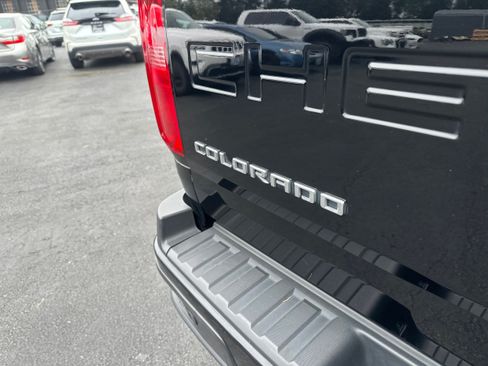 Used 2021 Chevrolet Colorado Z71 w/ Z71 Midnight Edition AWD/4WD image 27