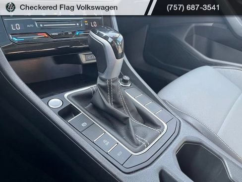 Used 2025 Volkswagen Jetta SE FWD image 43