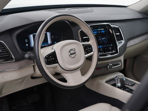 Used 2023 Volvo XC90 B6 Plus image 24