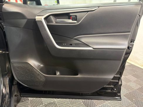 Used 2021 Toyota RAV4 XLE AWD/4WD image 9