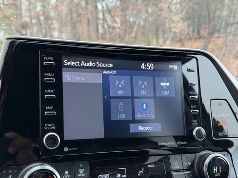 Used 2022 Toyota Highlander XLE image 8