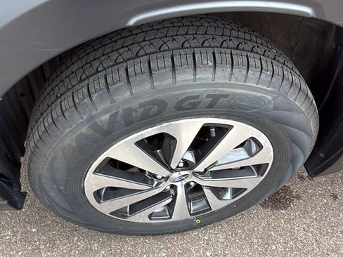 Used 2025 Subaru Outback Premium AWD/4WD image 10