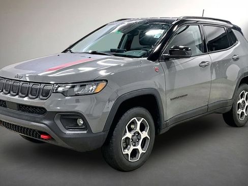 Used 2022 Jeep Compass Trailhawk image 3