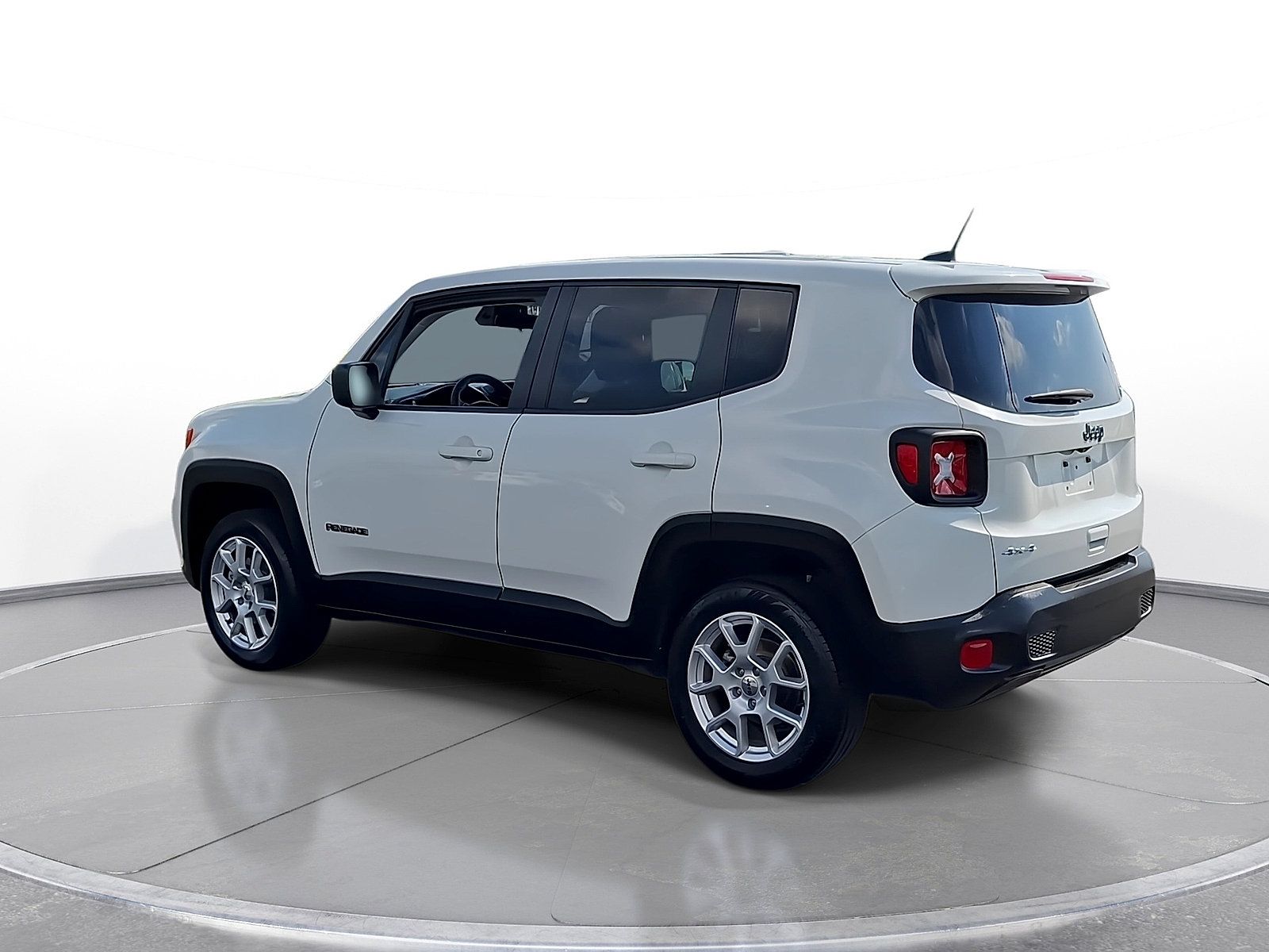 Used 2023 Jeep Renegade Latitude AWD/4WD image 6