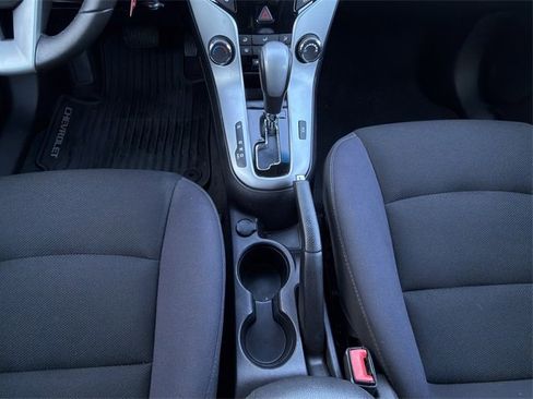 Used 2014 Chevrolet Cruze LT image 12