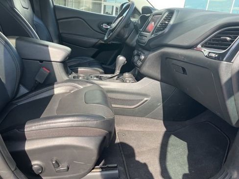 Used 2023 Jeep Cherokee Altitude Lux image 25