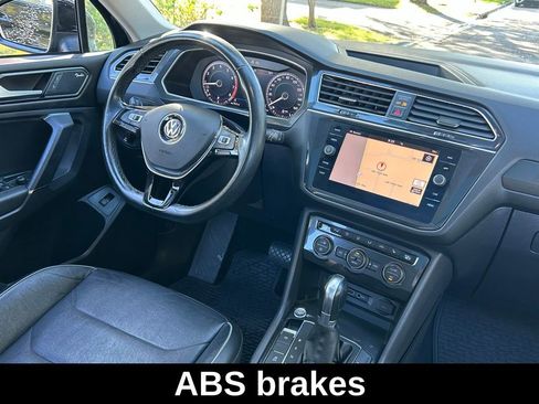 Used 2018 Volkswagen Tiguan SEL Premium image 10