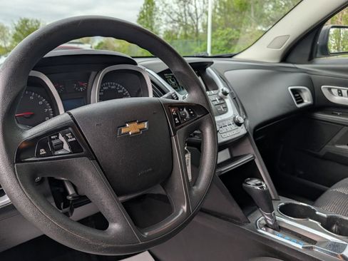 Used 2017 Chevrolet Equinox LS FWD image 21