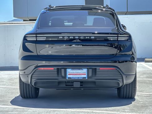 Used 2025 Porsche Macan Electric RWD image 7
