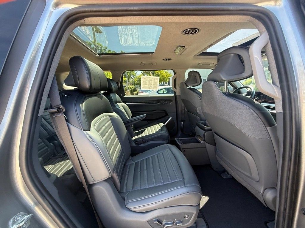 Used 2024 Kia EV9 Land AWD/4WD image 13