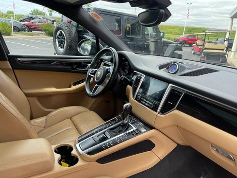 Used 2017 Porsche Macan AWD/4WD image 9