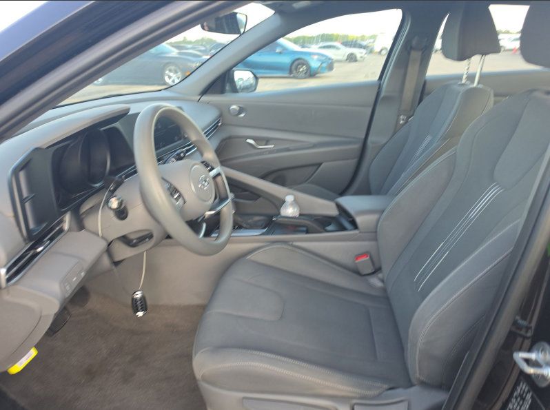 Used 2021 Hyundai Elantra SEL FWD image 5