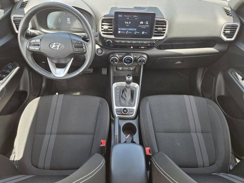Used 2025 Hyundai Venue SEL FWD image 5