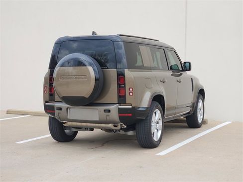 Used 2025 Land Rover Defender 110 X-Dynamic SE image 7