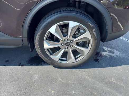 Used 2023 Ford Escape Platinum image 10