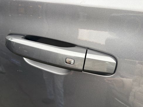 Used 2019 Chevrolet Tahoe LT image 13