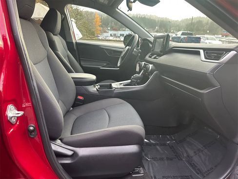 Used 2020 Toyota RAV4 LE image 12