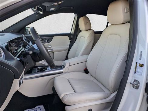 Certified 2025 Mercedes-Benz GLA 250 4MATIC w/ Driver Assistance Package image 17