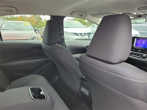 Used 2025 Toyota Corolla LE image 27