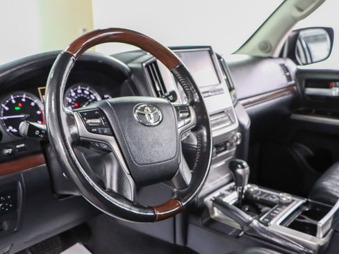 Used 2019 Toyota Land Cruiser image 24