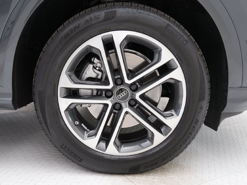 Certified 2025 Audi Q5 Premium w/ Convenience Package AWD/4WD image 30