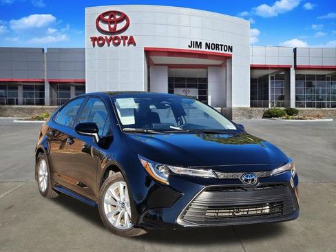 Used 2025 Toyota Corolla LE w/ LE Premium Package image 1