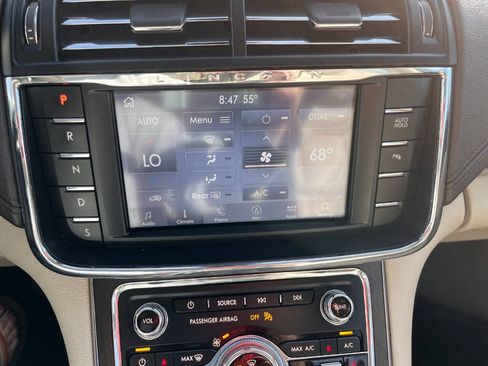 Used 2020 Lincoln Continental AWD w/ Premium Package image 27