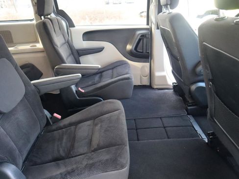 Used 2017 Dodge Grand Caravan SE image 41