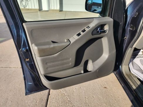 Used 2015 Nissan Frontier SV w/ SV Value Truck Package image 8