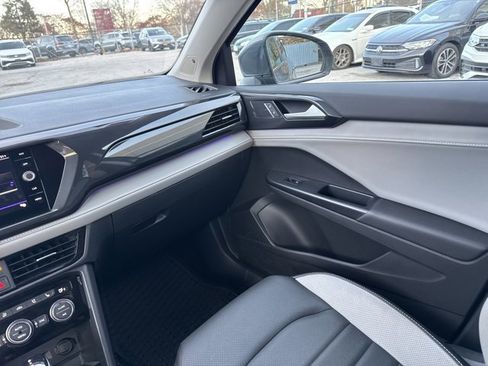 Certified 2022 Volkswagen Taos SEL image 16